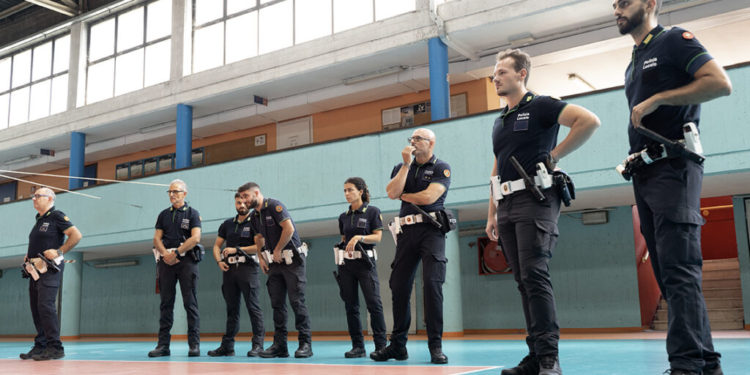 Cinisello, la polizia locale a lezione di autodifesa – FOTO