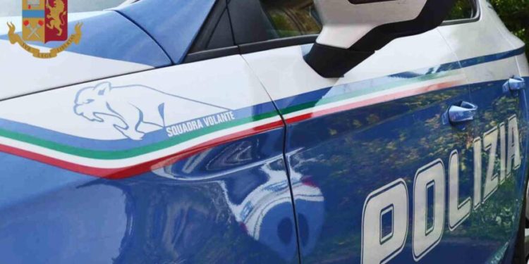 Milano, detenuto evade dall’ospedale lanciandosi dal secondo piano: un poliziotto in coma nel tentativo di inseguirlo